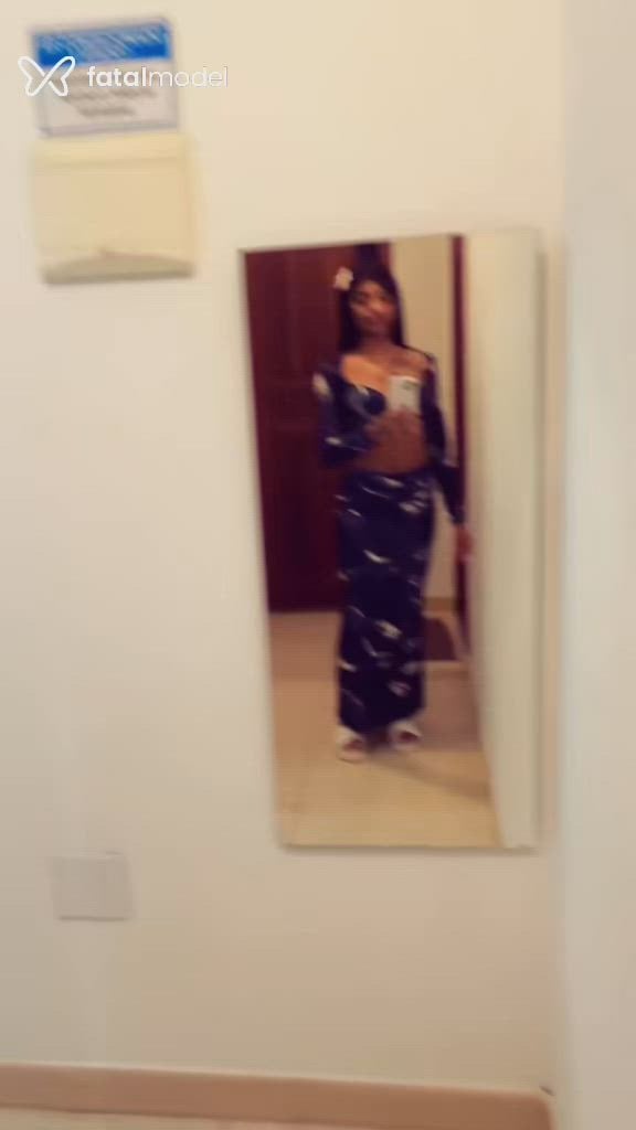 Acompanhante mulher morena (o) de olhos pretos - Harielly ayumi