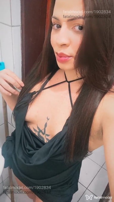 Acompanhante mulher trans com cabelo castanho de olhos castanhos em Fortaleza - Kiara Liz