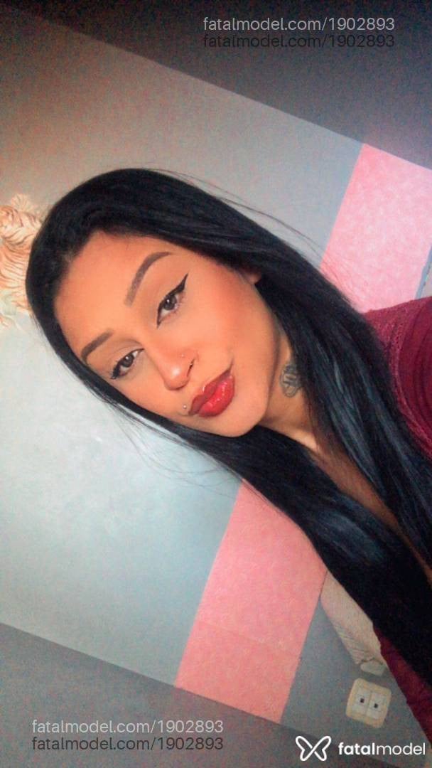 Acompanhante mulher com cabelo castanho de olhos pretos em Maringá - Núbia Barros