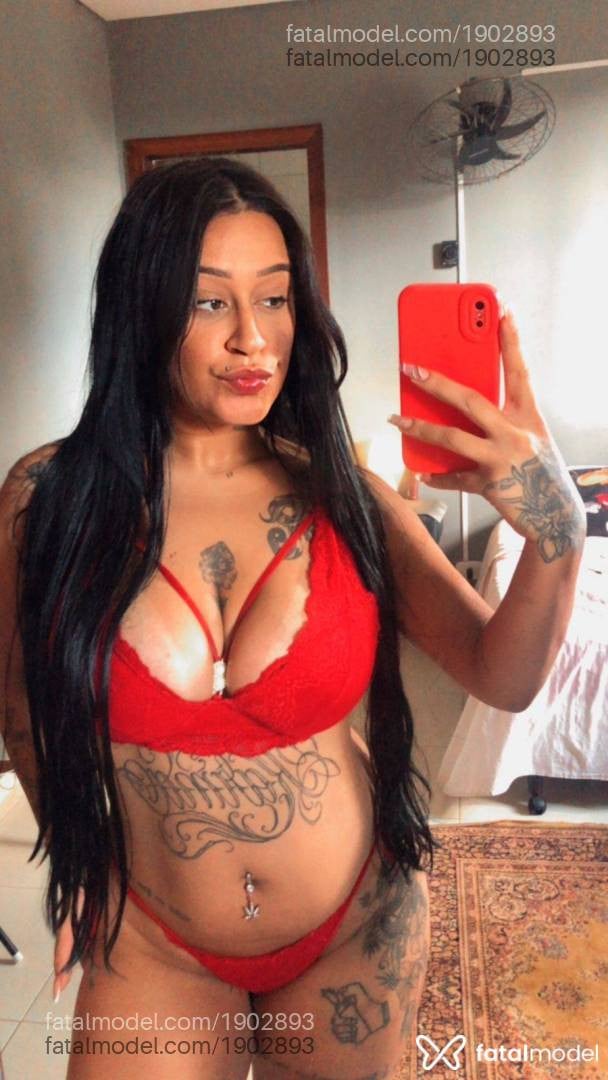 Acompanhante mulher com cabelo castanho de olhos pretos em Maringá - Núbia Barros