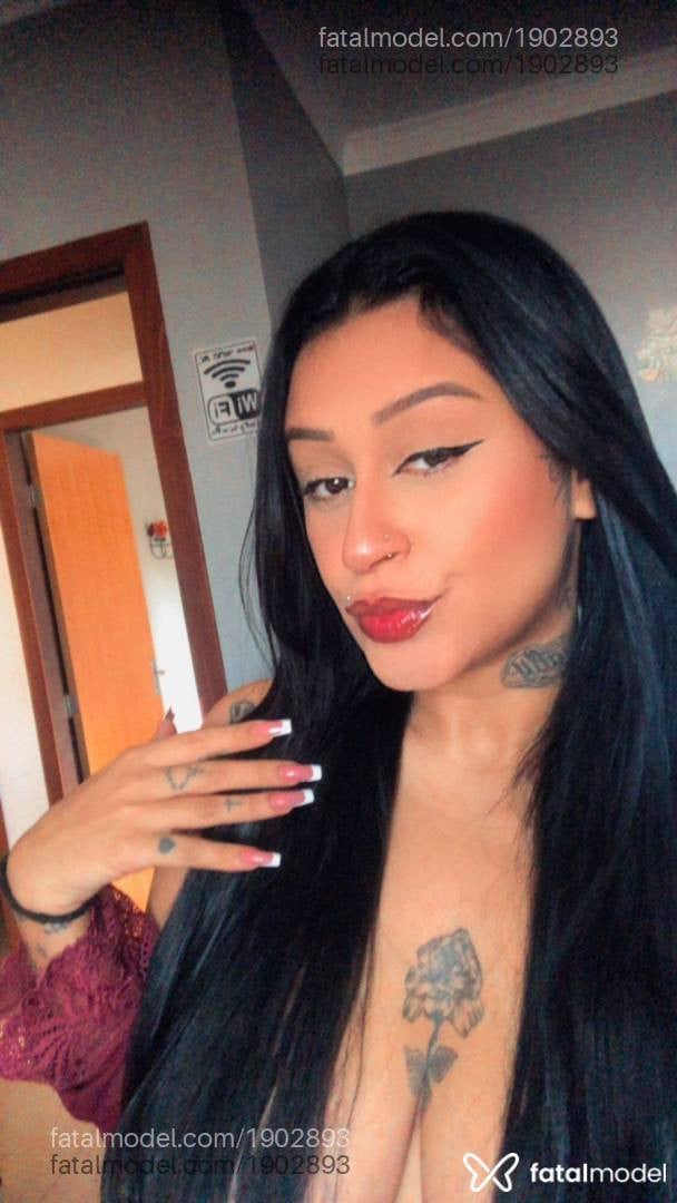 Acompanhante mulher com cabelo castanho de olhos pretos em Maringá - Núbia Barros