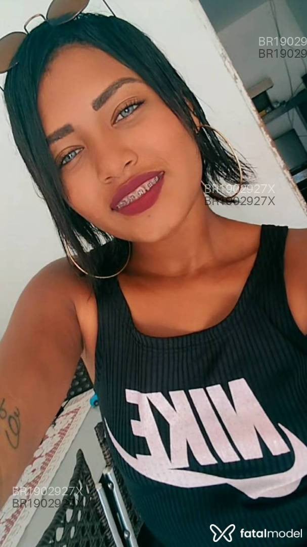 Acompanhante mulher com cabelo castanho de olhos castanhos em Caxias Acompanhante mulher com cabelo castanho de olhos castanhos em Caxias - Larissa