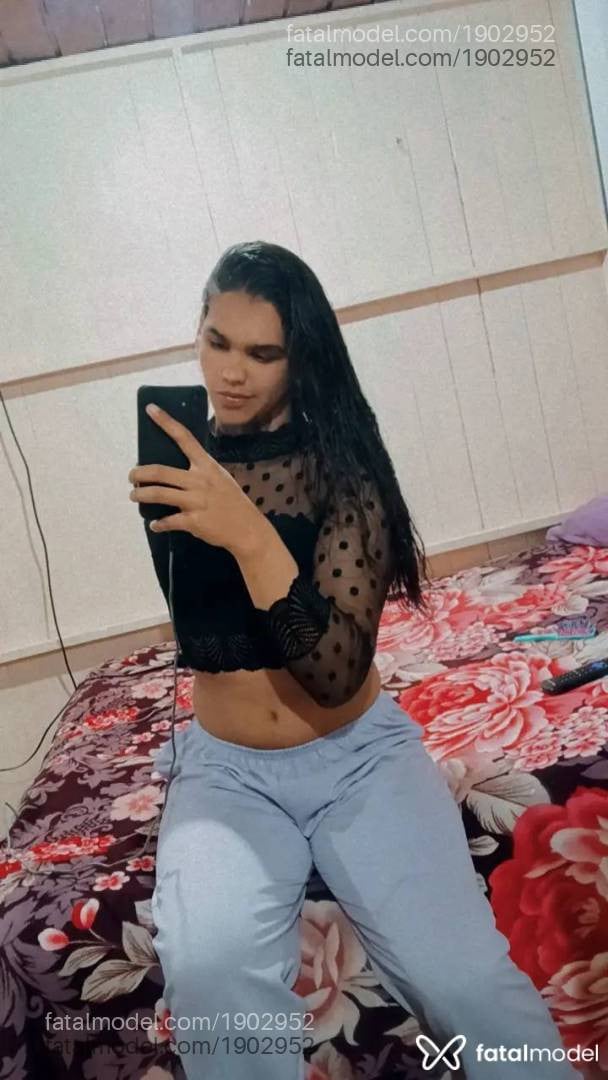 Acompanhante mulher trans com cabelo castanho de olhos castanhos - Any Souza