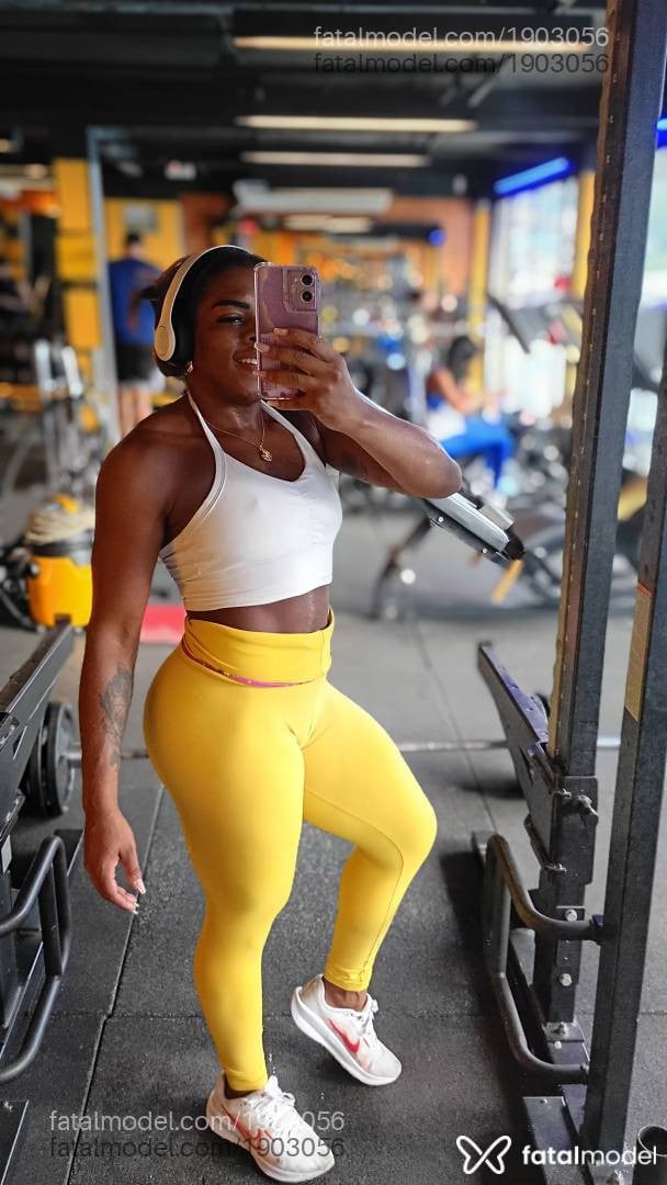 Acompanhante mulher com cabelo castanho de olhos castanhos - Faby