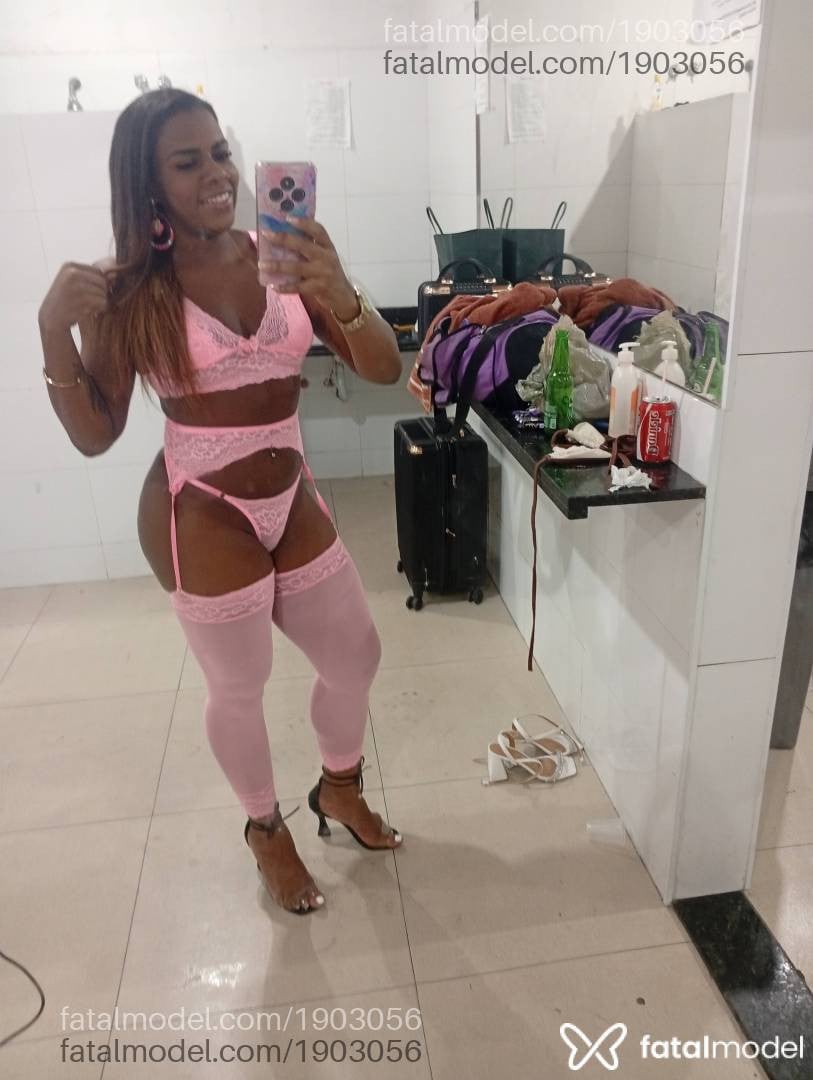 Acompanhante mulher com cabelo castanho de olhos castanhos - Faby