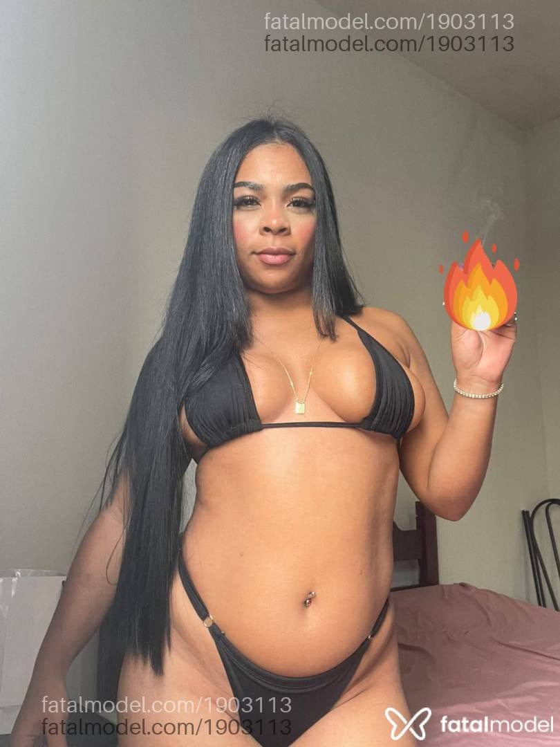 Acompanhante mulher morena (o) de olhos pretos - Marcele