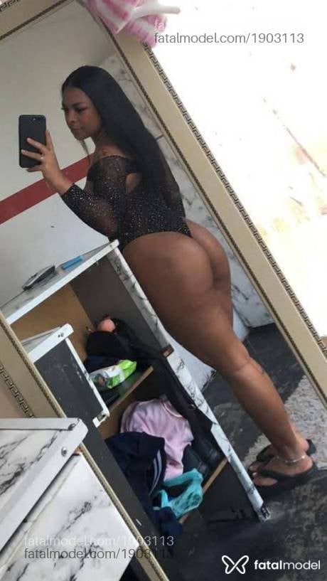 Acompanhante mulher morena (o) de olhos pretos - Marcele