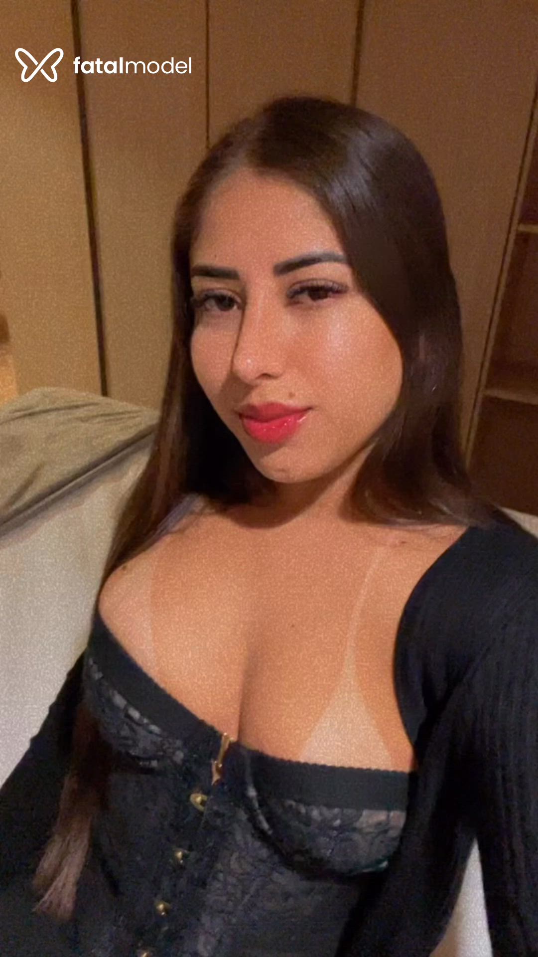 Acompanhante mulher com cabelo castanho de olhos castanhos - Luana
