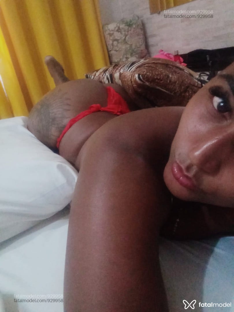 Acompanhante mulher com cabelo castanho de olhos pretos - Roberta