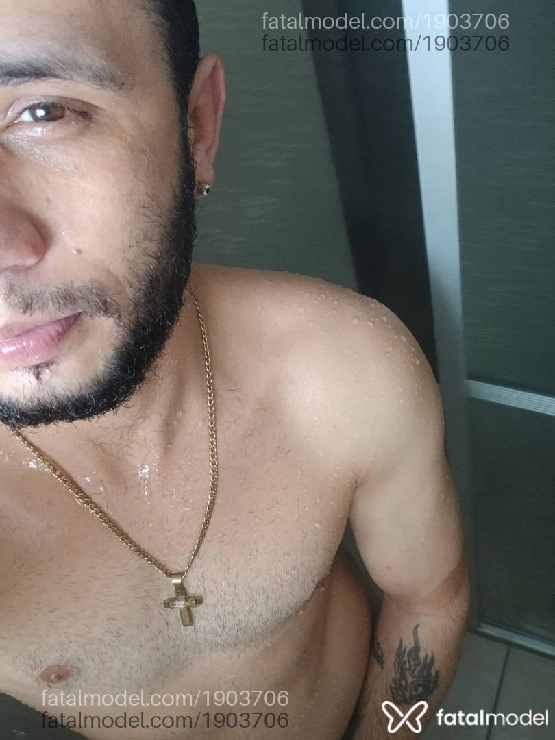 Acompanhante homem com cabelo castanho de olhos castanhos - Henroquemoreno
