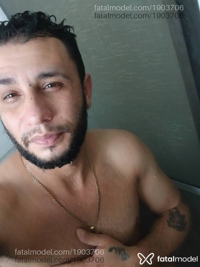 Acompanhante homem com cabelo castanho de olhos castanhos - Henroquemoreno