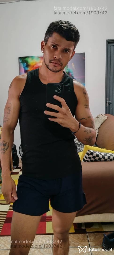 Acompanhante homem morena (o) de olhos pretos - Lucas Silva Acompanhante homem morena (o) de olhos pretos - Lucas Silva