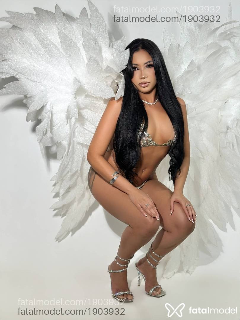 Acompanhante mulher morena (o) de olhos pretos - Liz Almeida