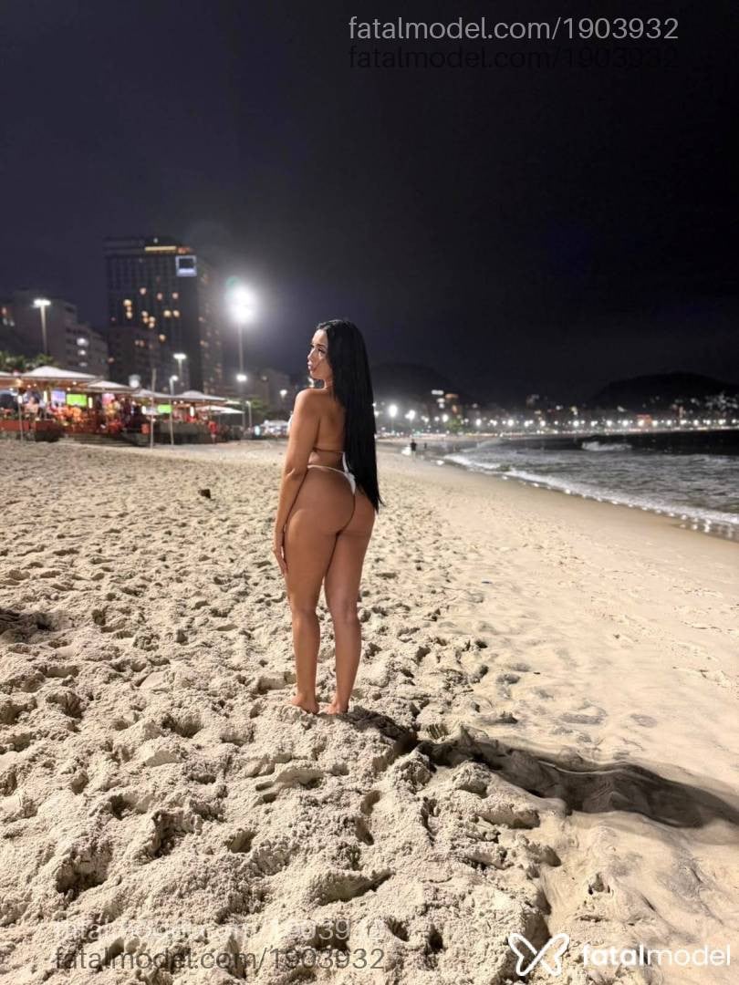Acompanhante mulher morena (o) de olhos pretos - Liz Almeida