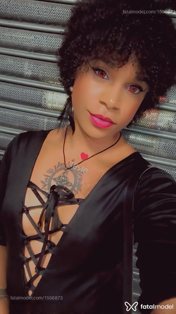 Acompanhante mulher trans morena (o) de olhos castanhos em Simões Filho - Merlina