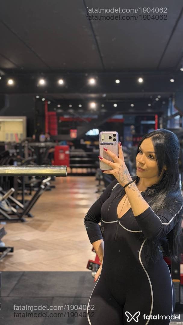 Acompanhante mulher morena (o) de olhos pretos - Maitê