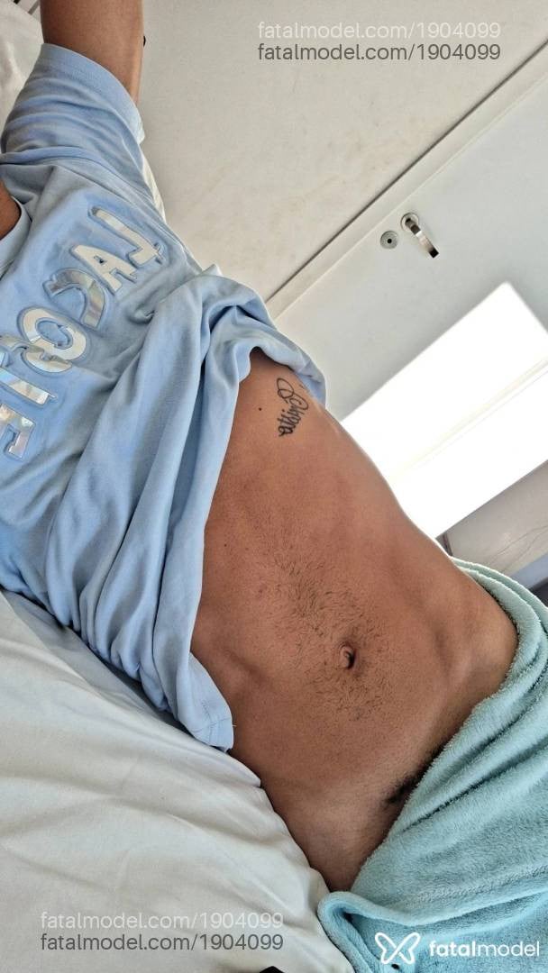 Acompanhante homem loira (o) de olhos pretos - Gabriel