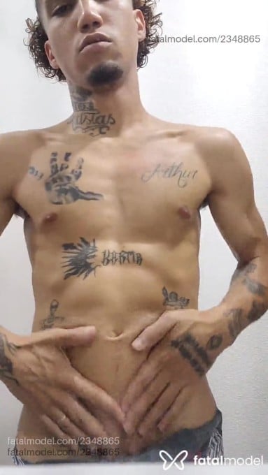 Acompanhante homem morena (o) de olhos castanhos em Porto Alegre - Castro