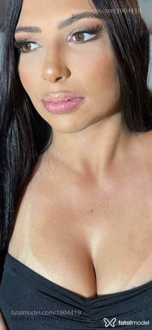 Acompanhante mulher com cabelo castanho de olhos castanhos - Beatriz