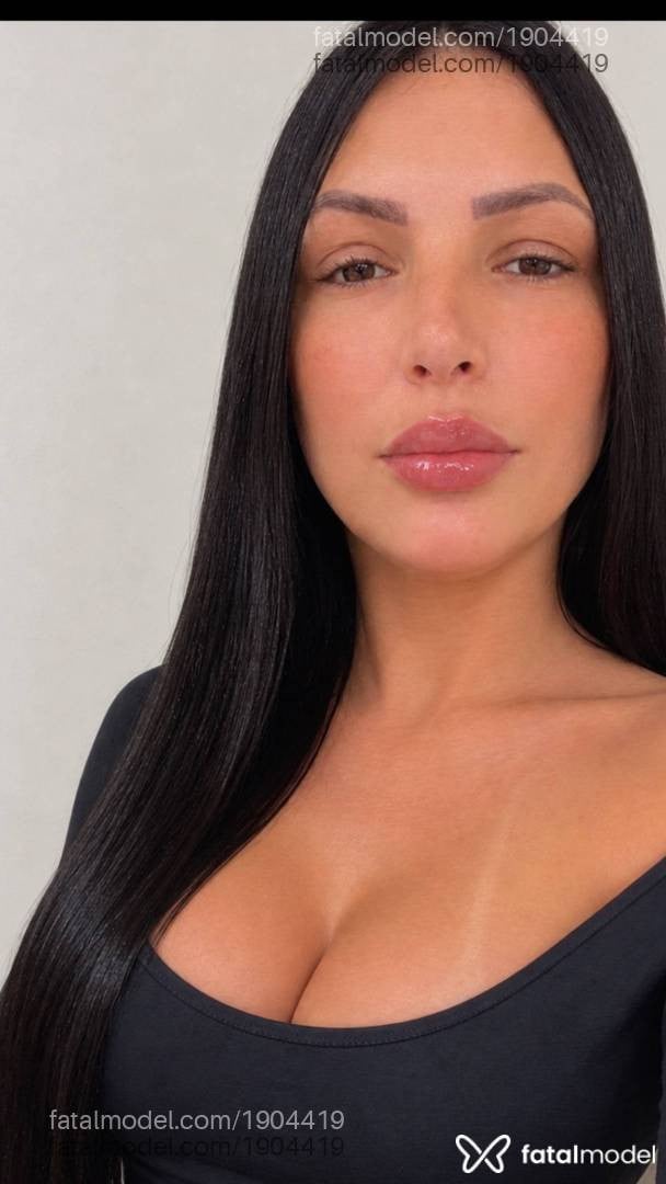 Acompanhante mulher com cabelo castanho de olhos castanhos - Beatriz