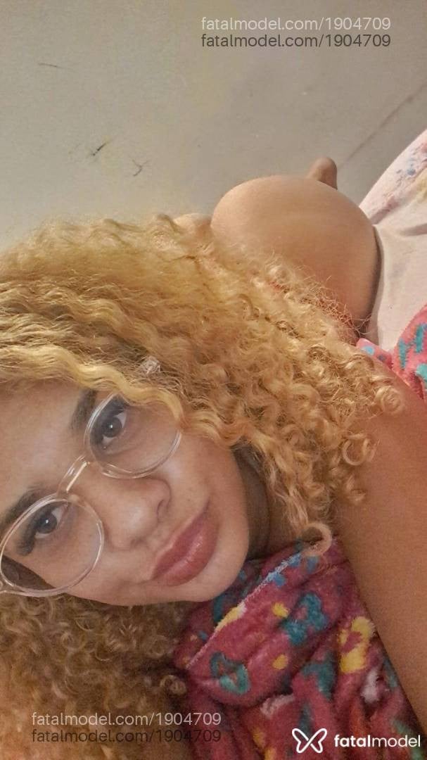 Acompanhante mulher loira (o) de olhos mel - Bela Aurora