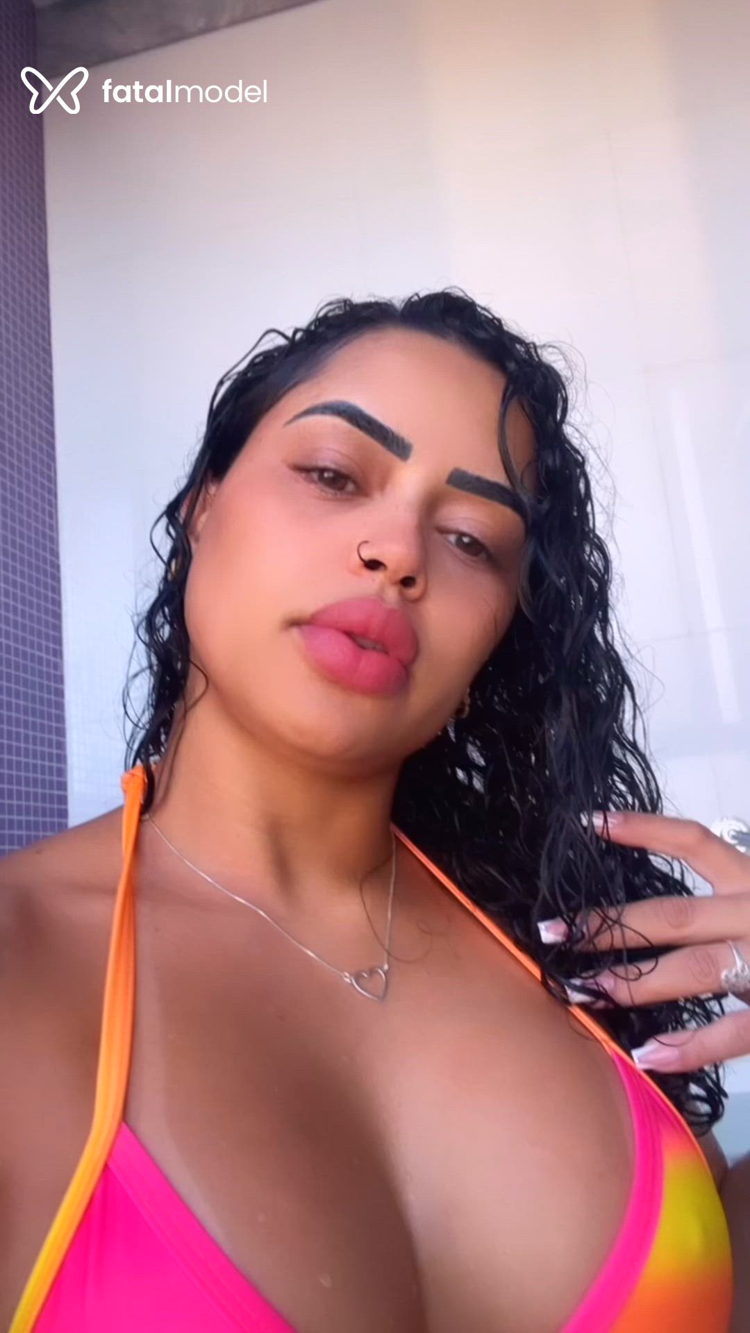 Acompanhante mulher morena (o) de olhos castanhos - Tayná