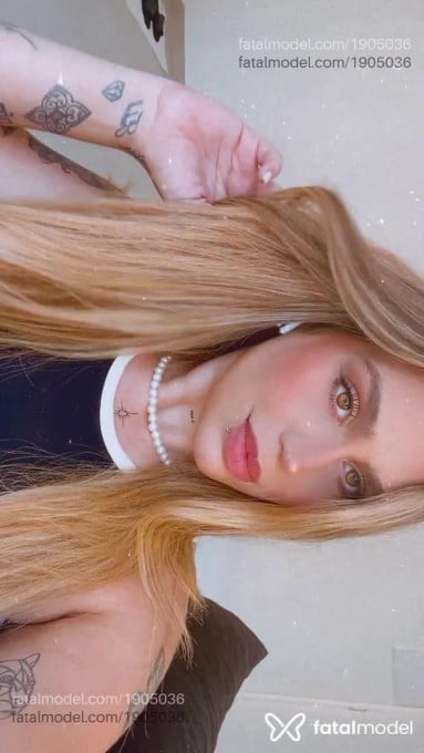 Acompanhante mulher loira (o) de olhos castanhos em Araguari - Letícia Prado