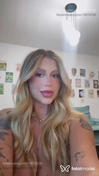 Acompanhante mulher loira (o) de olhos castanhos em Araguari - Letícia Prado