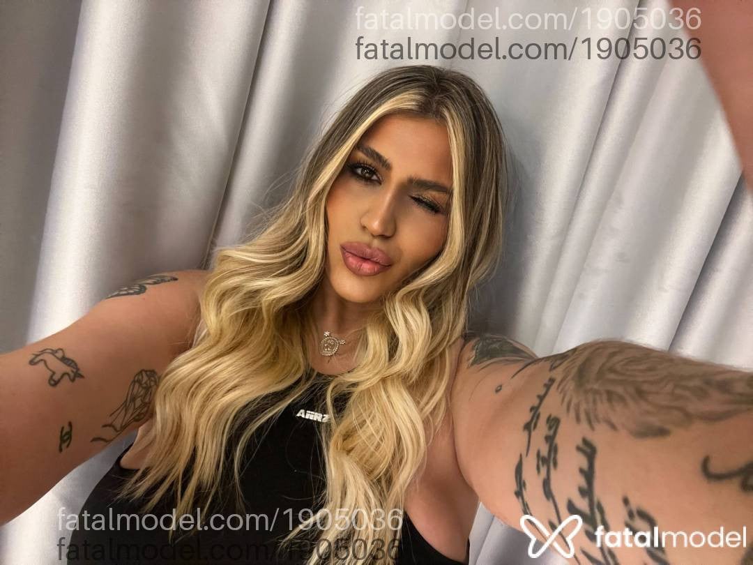 Acompanhante mulher loira (o) de olhos castanhos - Letícia Prado