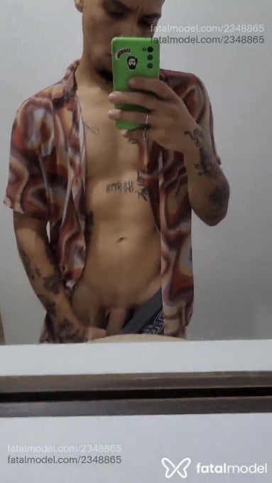 Acompanhante homem morena (o) de olhos castanhos em Porto Alegre - Castro