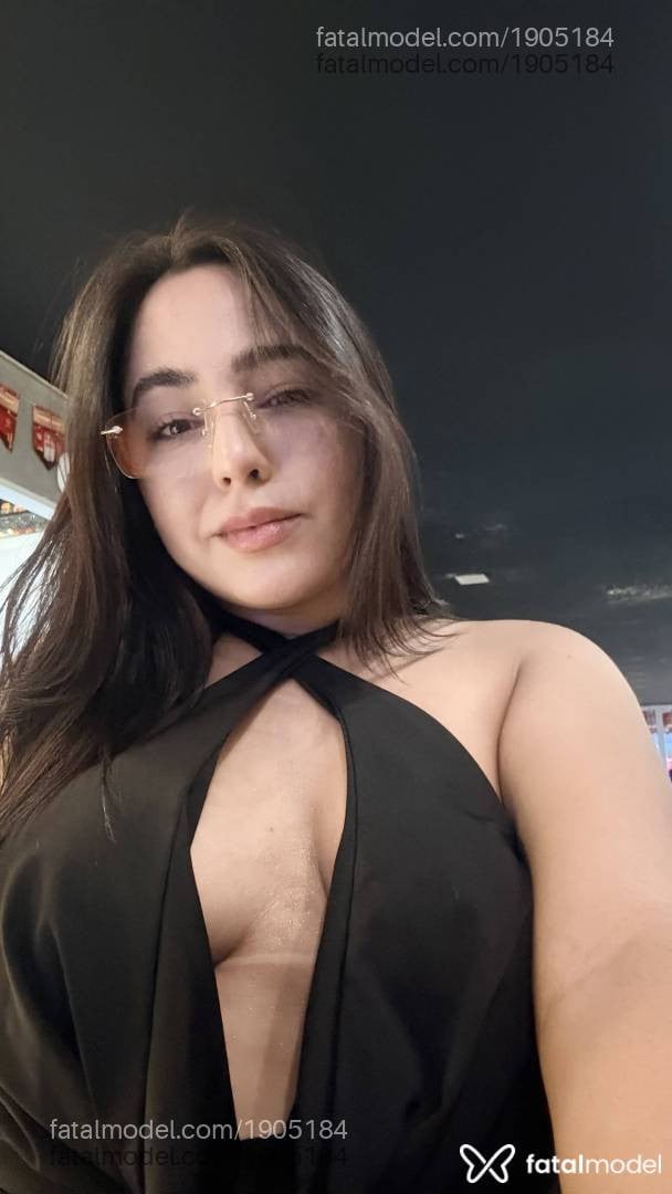 Acompanhante mulher com cabelo castanho de olhos castanhos - Gabriella Lopes