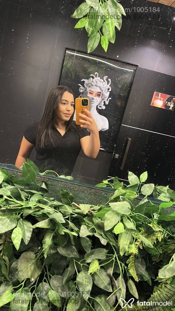 Acompanhante mulher com cabelo castanho de olhos castanhos - Gabriella Lopes