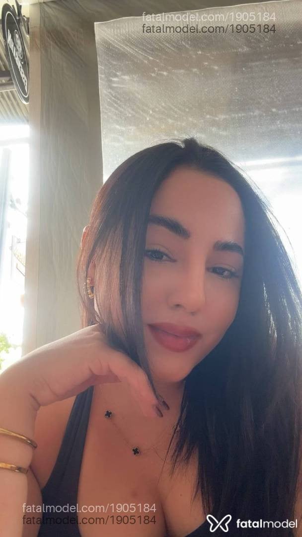 Acompanhante mulher com cabelo castanho de olhos castanhos - Gabriella Lopes