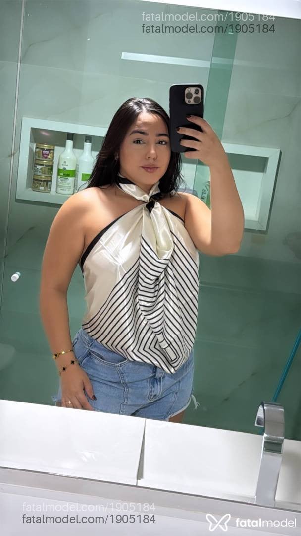 Acompanhante mulher com cabelo castanho de olhos castanhos - Gabriella Lopes