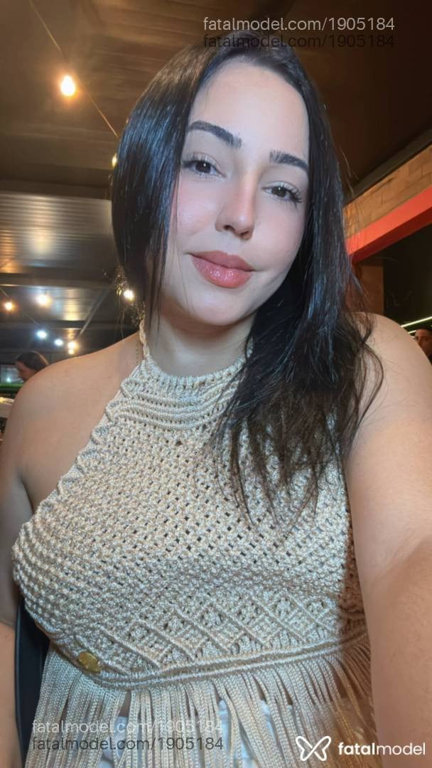 Acompanhante mulher com cabelo castanho de olhos castanhos - Gabriella Lopes