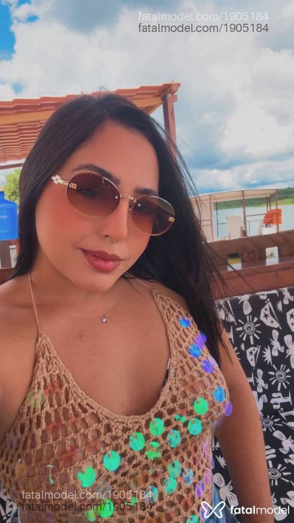 Acompanhante mulher com cabelo castanho de olhos castanhos - Gabriella Lopes