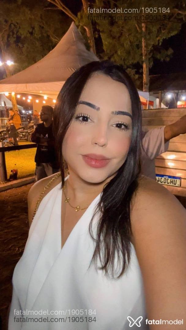 Acompanhante mulher com cabelo castanho de olhos castanhos - Gabriella Lopes