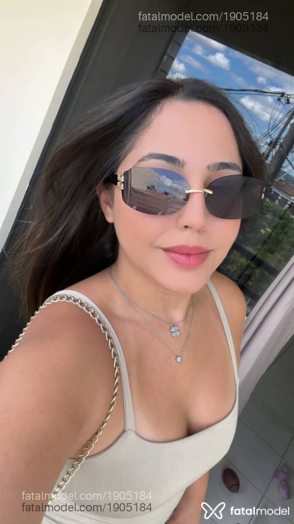 Acompanhante mulher com cabelo castanho de olhos castanhos - Gabriella Lopes