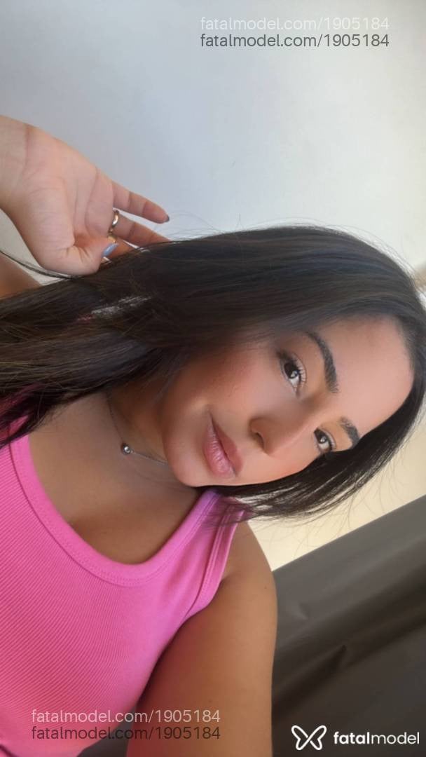 Acompanhante mulher com cabelo castanho de olhos castanhos - Gabriella Lopes