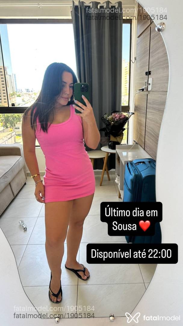 Acompanhante mulher com cabelo castanho de olhos castanhos - Gabriella Lopes