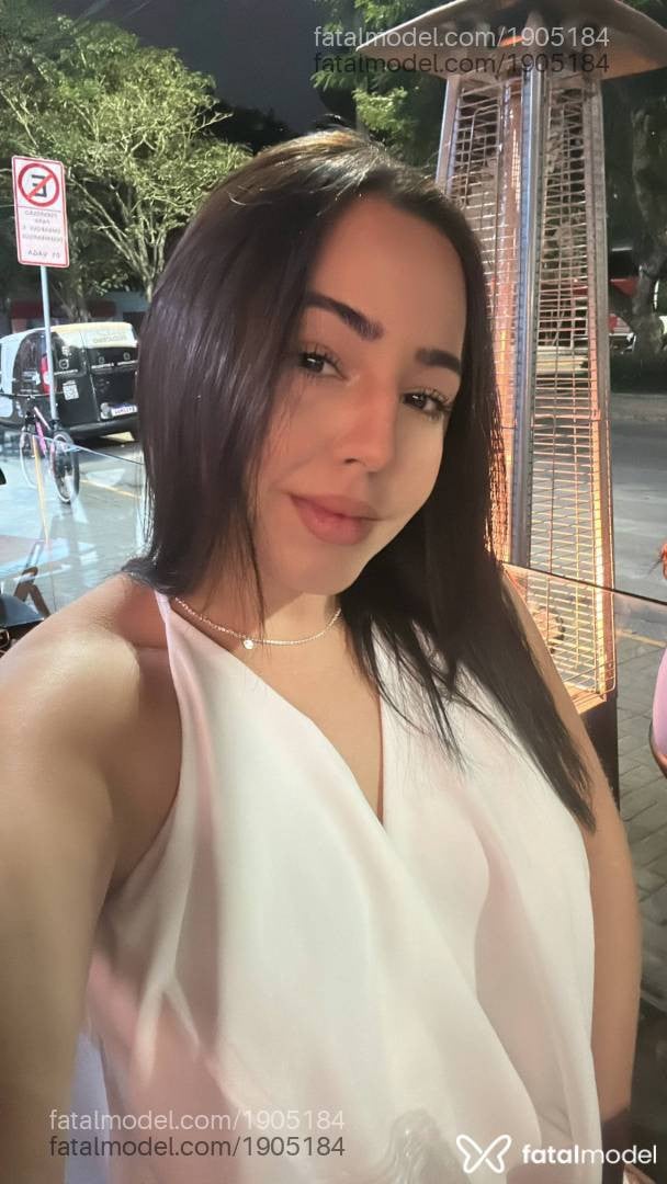 Acompanhante mulher com cabelo castanho de olhos castanhos - Gabriella Lopes