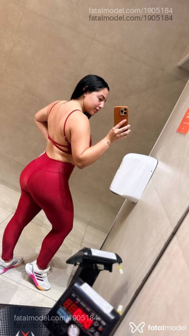 Acompanhante mulher com cabelo castanho de olhos castanhos - Gabriella Lopes