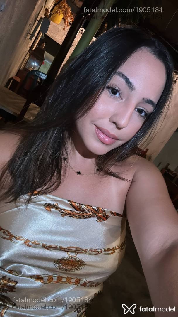 Acompanhante mulher com cabelo castanho de olhos castanhos - Gabriella Lopes