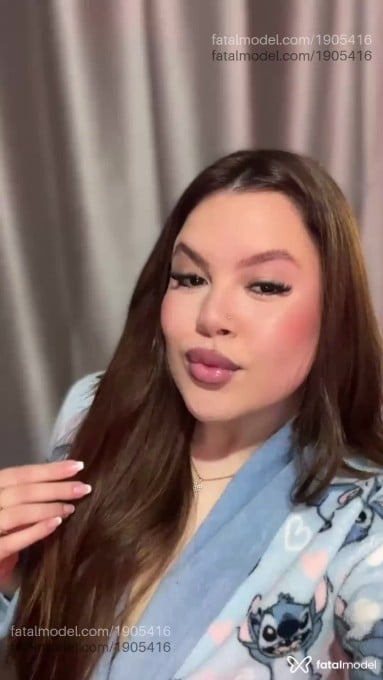 Acompanhante mulher com cabelo castanho de olhos castanhos - Karla