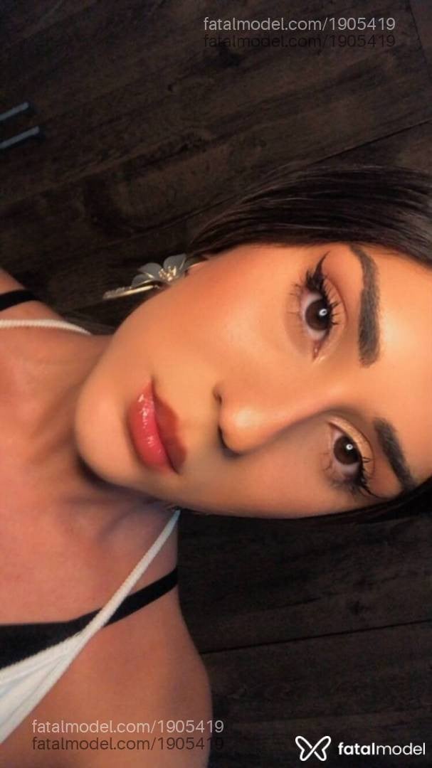 Acompanhante mulher trans loira (o) de olhos castanhos - Anitta