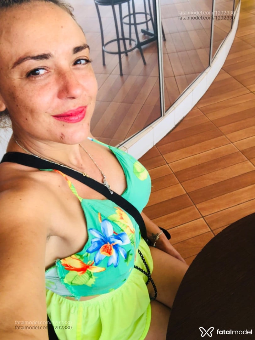 Acompanhante mulher com cabelo castanho de olhos castanhos em Rolim de Moura - Advogada