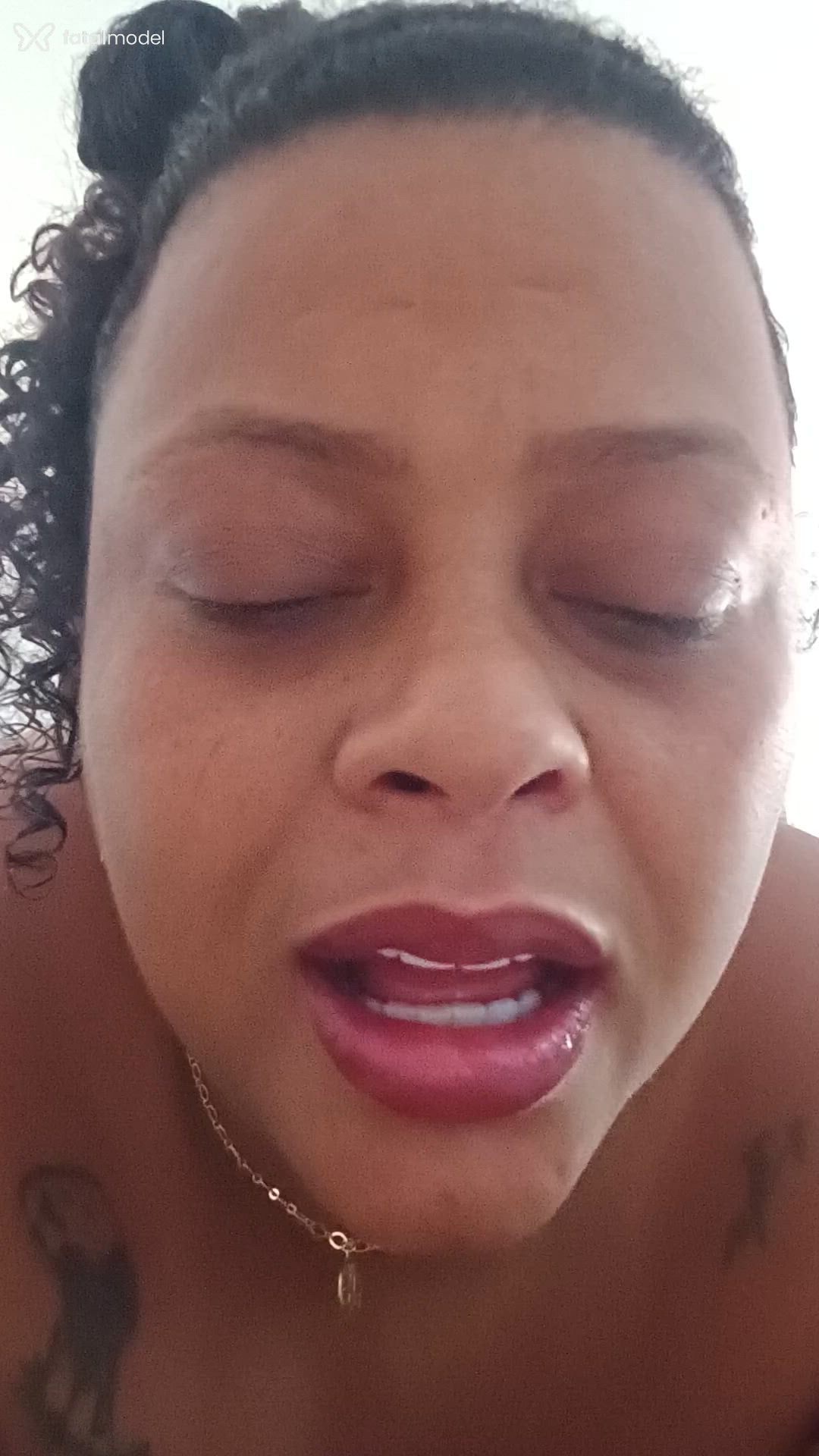 Acompanhante mulher com cabelo castanho de olhos castanhos - Larissa santos Acompanhante mulher com cabelo castanho de olhos castanhos - Larissa santos