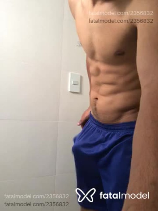 Acompanhante homem com cabelo colorido de olhos pretos - Bryan