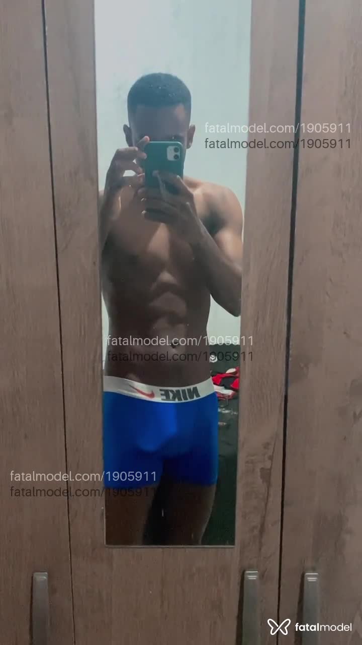 Acompanhante homem morena (o) de olhos pretos em Virtual - Cremoso