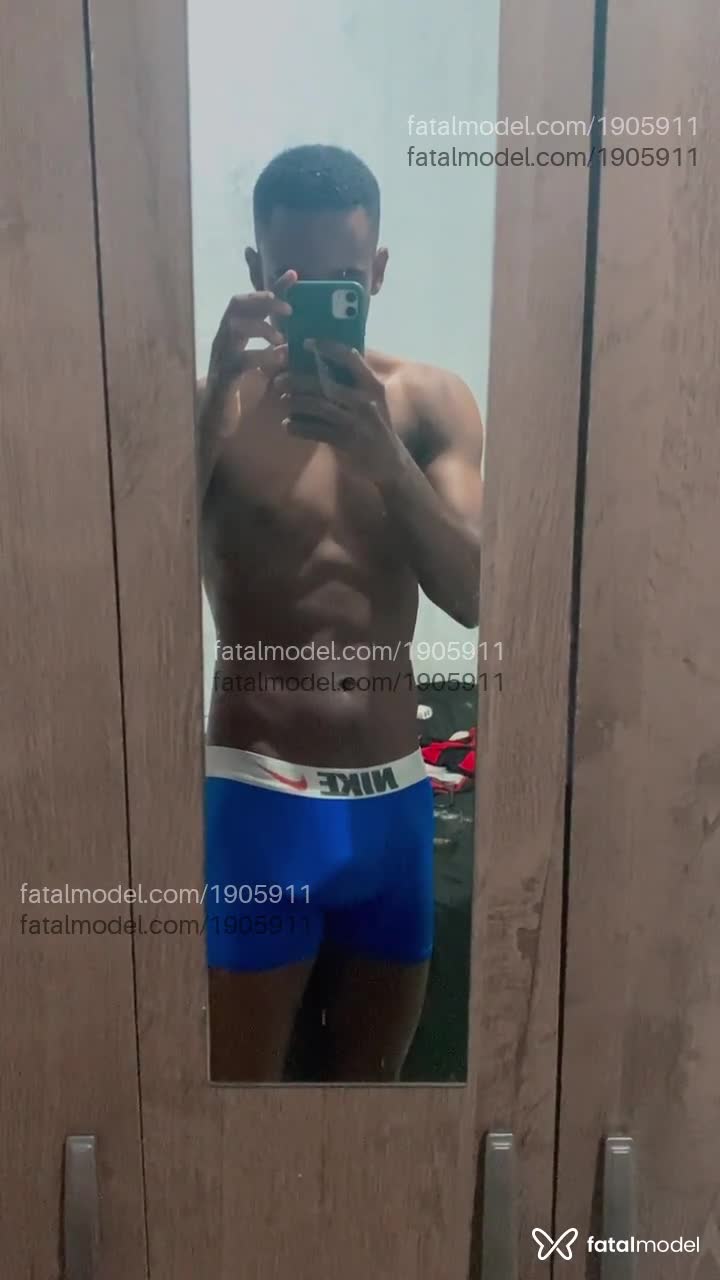 Acompanhante homem morena (o) de olhos pretos em Virtual - Cremoso